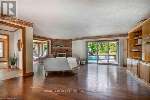 122 Cottage Ln, Georgian Bluffs, ON - Indoor Photo Showing Living Room With Fireplace