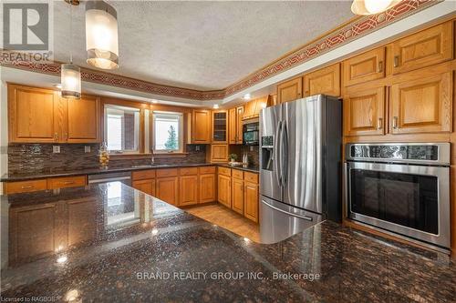 122 Cottage Ln, Georgian Bluffs, ON - Indoor Photo Showing Kitchen With Double Sink