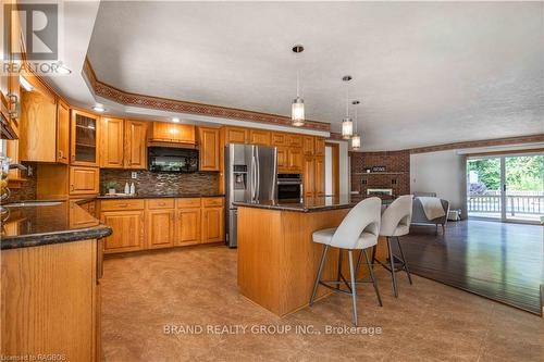 122 Cottage Ln, Georgian Bluffs, ON - Indoor Photo Showing Kitchen