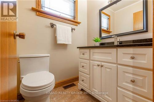 122 Cottage Ln, Georgian Bluffs, ON - Indoor Photo Showing Bathroom