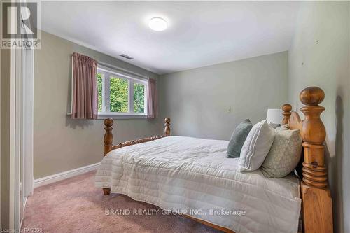 122 Cottage Ln, Georgian Bluffs, ON - Indoor Photo Showing Bedroom