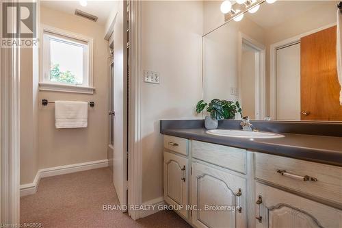 122 Cottage Ln, Georgian Bluffs, ON - Indoor Photo Showing Bathroom