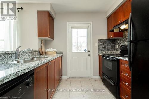 3187 Stornoway Circle, Oakville (Palermo West), ON - Indoor Photo Showing Kitchen With Double Sink