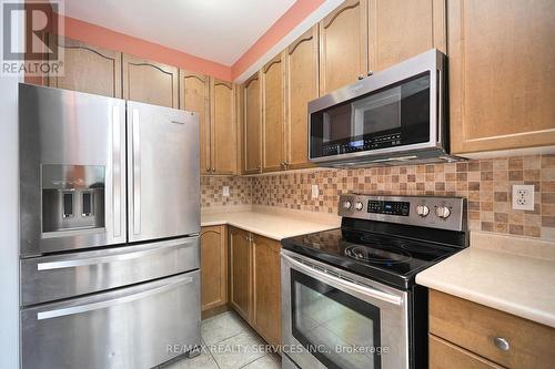 19 Martree Crescent, Brampton, ON - Indoor Photo Showing Kitchen