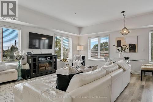 210 - 5 Richgrove Drive, Toronto (Willowridge-Martingrove-Richview), ON - Indoor Photo Showing Living Room