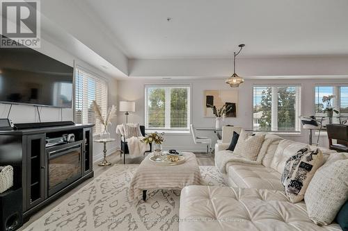 210 - 5 Richgrove Drive, Toronto (Willowridge-Martingrove-Richview), ON - Indoor Photo Showing Living Room