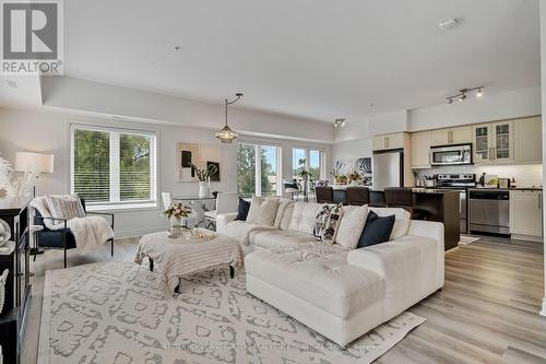 210 - 5 Richgrove Drive, Toronto (Willowridge-Martingrove-Richview), ON - Indoor Photo Showing Living Room