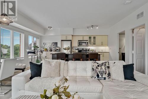 210 - 5 Richgrove Drive, Toronto (Willowridge-Martingrove-Richview), ON - Indoor Photo Showing Living Room