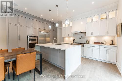 1345 Sheldon Avenue, Oakville, ON - Indoor Photo Showing Kitchen With Upgraded Kitchen