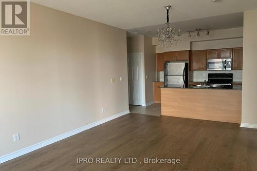 1610 - 388 Prince Of Wales Drive, Mississauga (City Centre), ON - Indoor Photo Showing Kitchen