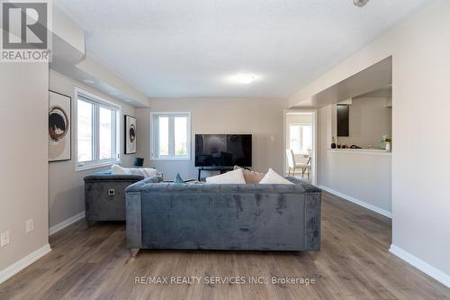 284 - 250 Sunny Meadow Boulevard, Brampton (Sandringham-Wellington), ON - Indoor Photo Showing Living Room