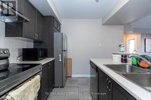 284 - 250 Sunny Meadow Boulevard, Brampton (Sandringham-Wellington), ON - Indoor Photo Showing Kitchen With Double Sink