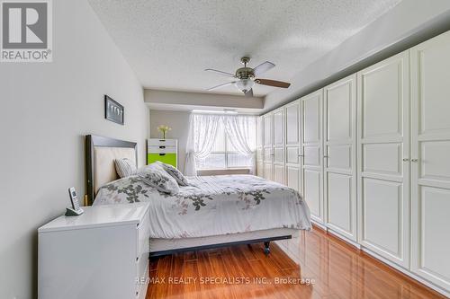 2202 - 35 Kingsbridge Garden Circle, Mississauga (Hurontario), ON - Indoor Photo Showing Bedroom