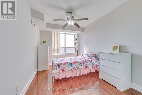 2202 - 35 Kingsbridge Garden Circle, Mississauga, ON - Indoor Photo Showing Bedroom