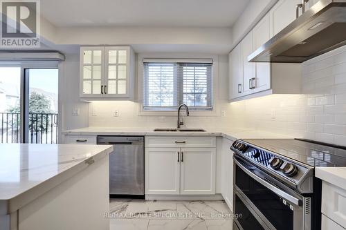 262 - 3030 Breakwater Court, Mississauga (Cooksville), ON - Indoor Photo Showing Kitchen With Stainless Steel Kitchen With Double Sink With Upgraded Kitchen