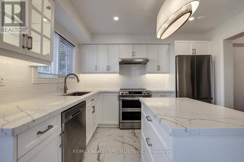 262 - 3030 Breakwater Court, Mississauga, ON - Indoor Photo Showing Kitchen With Stainless Steel Kitchen With Upgraded Kitchen