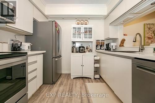 1031 - 1504 Pilgrims Way, Oakville, ON - Indoor Photo Showing Kitchen