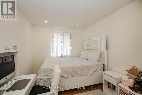 1031 - 1504 Pilgrims Way, Oakville, ON - Indoor Photo Showing Bedroom