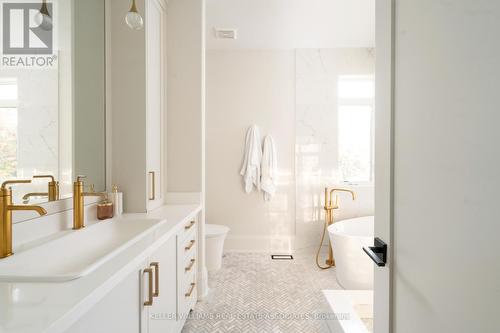 11325 Taylor Court, Milton (Brookville), ON - Indoor Photo Showing Bathroom