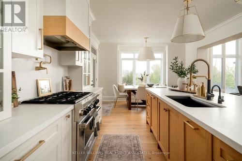 11325 Taylor Court, Milton (Brookville), ON - Indoor Photo Showing Kitchen With Upgraded Kitchen