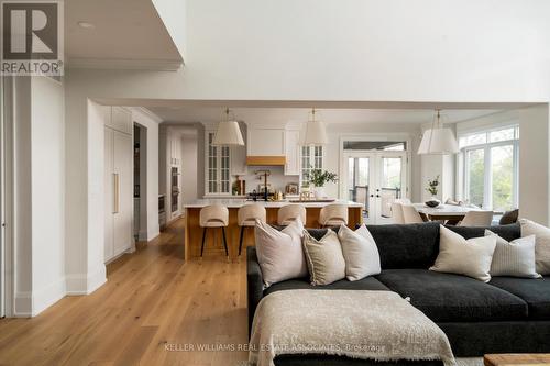 11325 Taylor Court, Milton (Brookville), ON - Indoor Photo Showing Living Room