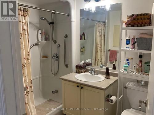 1209 - 810 Scollard Court, Mississauga, ON - Indoor Photo Showing Bathroom