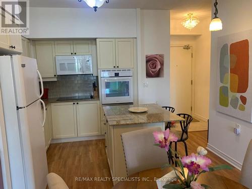 1209 - 810 Scollard Court, Mississauga, ON - Indoor Photo Showing Kitchen