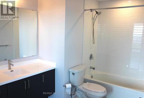 1602 - 3220 William Coltson Avenue, Oakville, ON - Indoor Photo Showing Bathroom