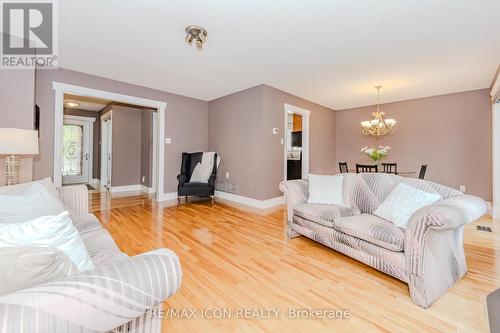 92 Drumlin Drive, Cambridge, ON - Indoor Photo Showing Living Room