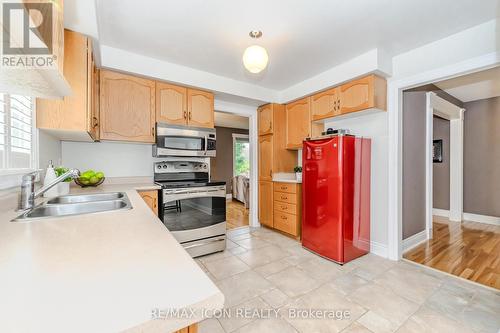 92 Drumlin Drive, Cambridge, ON - Indoor Photo Showing Kitchen With Double Sink