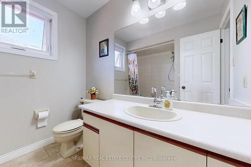 474 Dicenzo Drive, Hamilton, ON - Indoor Photo Showing Bathroom