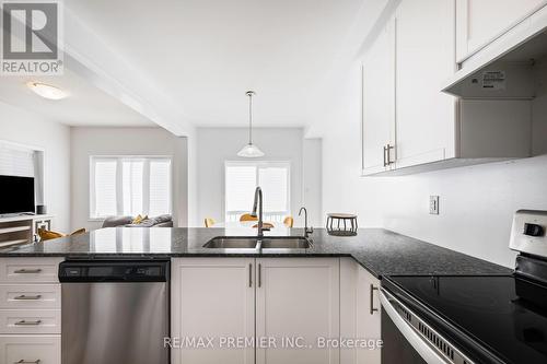 142 Werry Avenue, Southgate, ON - Indoor Photo Showing Kitchen With Double Sink With Upgraded Kitchen