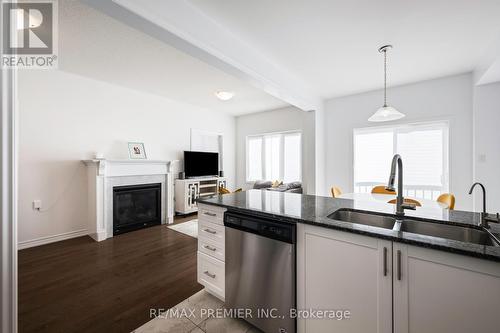 142 Werry Avenue, Southgate, ON - Indoor Photo Showing Kitchen With Double Sink With Upgraded Kitchen