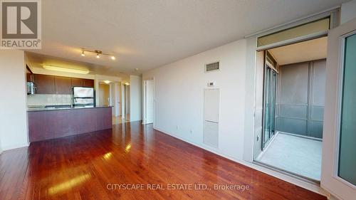 610 - 503 Beecroft Road, Toronto, ON - Indoor Photo Showing Kitchen