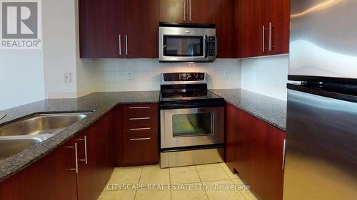 610 - 503 Beecroft Road, Toronto, ON - Indoor Photo Showing Kitchen