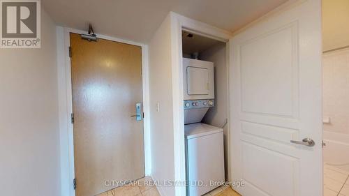 610 - 503 Beecroft Road, Toronto, ON - Indoor Photo Showing Laundry Room