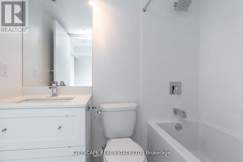 315 - 525 Adelaide Street W, Toronto, ON - Indoor Photo Showing Bathroom