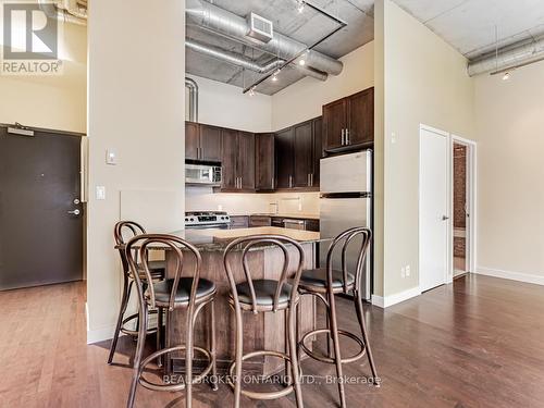 902 - 42 Camden Street, Toronto, ON - Indoor Photo Showing Kitchen