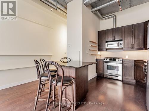 902 - 42 Camden Street, Toronto, ON - Indoor Photo Showing Kitchen