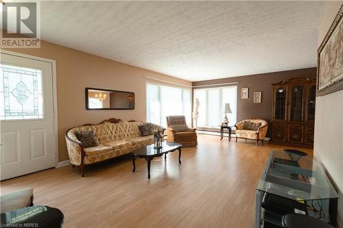 512 Ski Club Road, North Bay, ON - Indoor Photo Showing Living Room