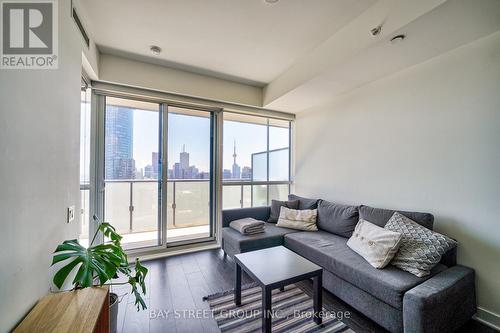 4301 - 15 Grenville Street, Toronto, ON - Indoor Photo Showing Living Room