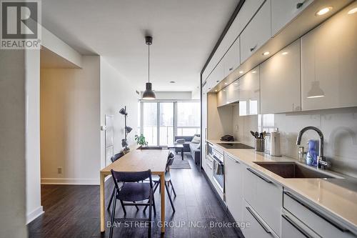 4301 - 15 Grenville Street, Toronto, ON - Indoor Photo Showing Kitchen With Upgraded Kitchen