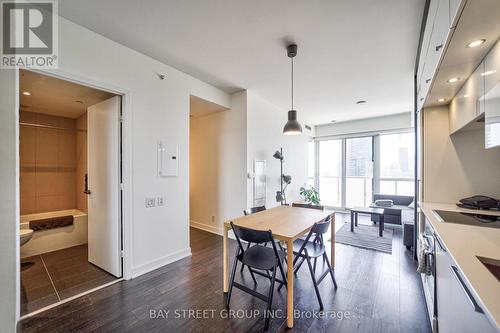 4301 - 15 Grenville Street, Toronto, ON - Indoor Photo Showing Kitchen