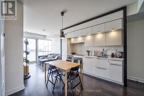 4301 - 15 Grenville Street, Toronto, ON - Indoor Photo Showing Kitchen