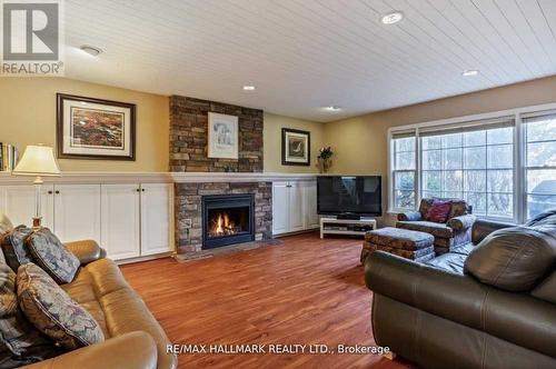 20 Owen Boulevard, Toronto (St. Andrew-Windfields), ON - Indoor Photo Showing Living Room With Fireplace