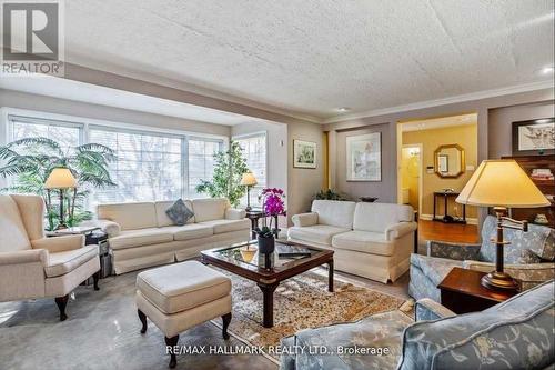 20 Owen Boulevard, Toronto (St. Andrew-Windfields), ON - Indoor Photo Showing Living Room