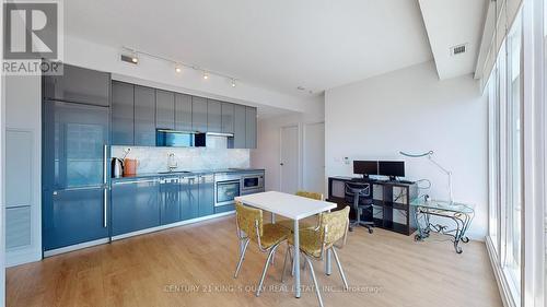 712 - 115 Mcmahon Drive, Toronto, ON - Indoor Photo Showing Kitchen