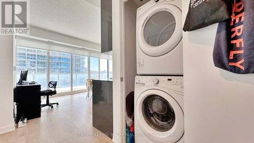 712 - 115 Mcmahon Drive, Toronto, ON - Indoor Photo Showing Laundry Room