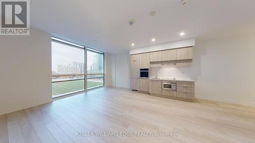 411 - 39 Roehampton Avenue, Toronto, ON - Indoor Photo Showing Kitchen