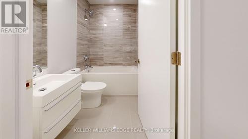 411 - 39 Roehampton Avenue, Toronto, ON - Indoor Photo Showing Bathroom